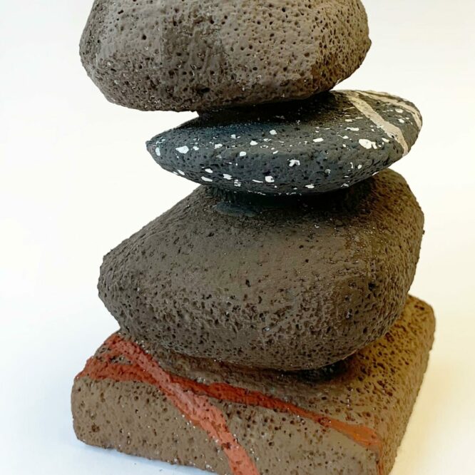 Noemi Wieser, 5B - Ytongskulptur, farbig gefasst Noemi Wieser, 5B - Ytongskulptur, farbig gefasst