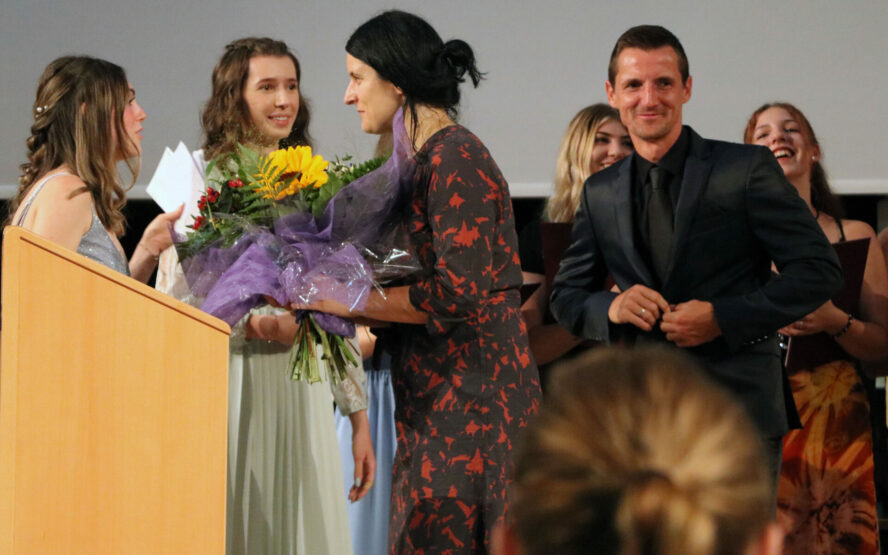 8B - Die Klasse bedankt sich mit einem Geschenke 8B - Die Klasse bedankt sich mit einem Geschenk