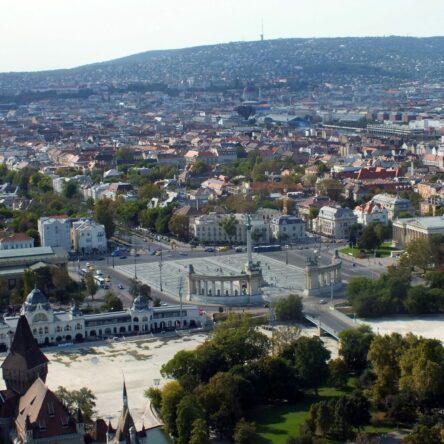 Heldenplatz und Budaer Berge Heldenplatz und Budaer Berge