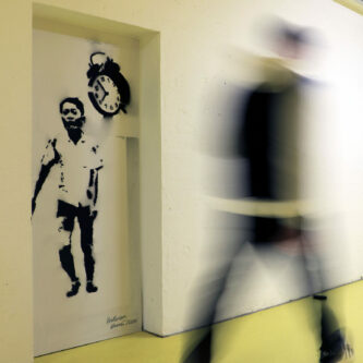 Katharina Benes, 8B - Stencil auf Pappe, 80 x180 cm Katharina Benes, 8B - Stencil auf Pappe, 80 x180 cm